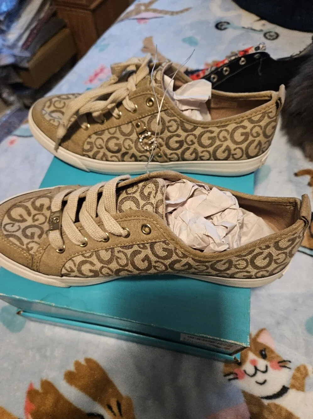BRAND NEW ** GUESS Women's Tan Logo Canvas Sneakers